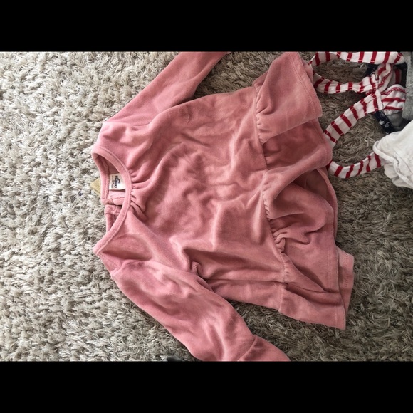 Multiple shirts - Picture 6 of 6